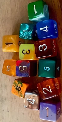 Juego de 13 dados D6 RPG vintage de D&D (casta de cristal, Chessex, otros mixtos) Foto 1 de 4