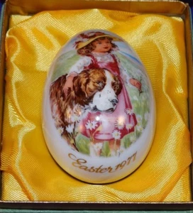 VINTAGE 1977 ROYAL BAYREUTH PORCELAIN EASTER EGG GIRL WITH DOG LOVELY W/ BOX - Bild 1 von 8