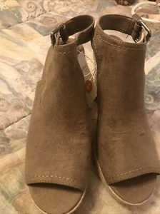 Women's *Cayla*Microsuede Taupe Espadrille Wedge Sandals Universal Thread* 9 1/2 - Picture 1 of 4