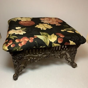 Vintage schwerer verzierter Gusseisen eleganter Fußhocker mit Blumen Obst gepolsterter Sitz - Bild 1 von 14