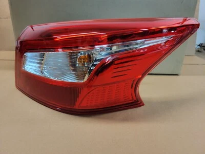Nueva luz de lámpara trasera Nissan OEM para Sentra 2016-2019 lado del pasajero 265504AF0A Foto 1 de 4
