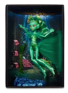 Monster High Skullector Series Creature From The Black Lagoon Puppe in der Hand - Bild 1 von 8