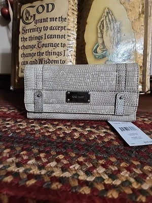 Cartera NINE WEST Croco en relieve nueva con etiquetas $39 Foto 1 de 4