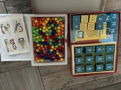 Cubi matematici per bambini 4-6 Anni E Scatola x gioco Di Chiodini - Immagine 1 di 2