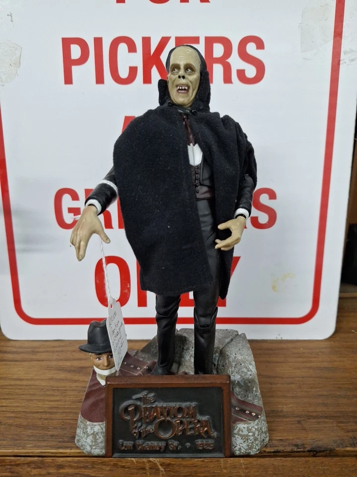 THE PHANTOM OF THE OPERA 1999 Sideshow Figure Head & Stand Lon Chaney - Image 1 of 4