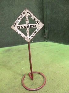 AM. FLYER PREWAR O GAUGE  rr crossing danger SIGNAL - Picture 1 of 7