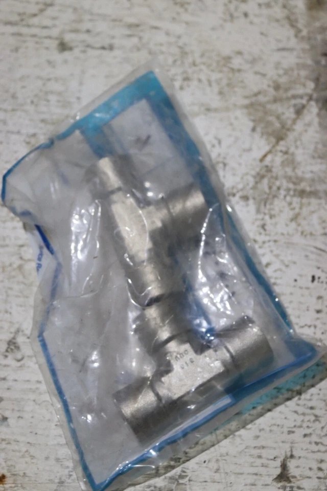 LOT 2 NEW Swagelok Stainless Steel Pipe Tee Fitting, 3/8" Female NPT,   SS-6-T - Image 1 of 1