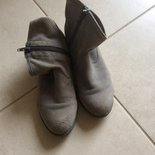 COUNTRY ROAD  girls grey boots sz 32