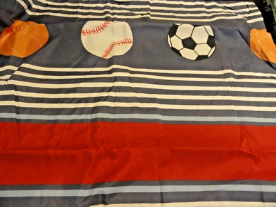 Nuevo ~ 2 FUNSAS DE ALMOHADA ESTÁNDAR Deportes Fútbol Béisbol Baloncesto rojo azul blanco Foto 1 de 4