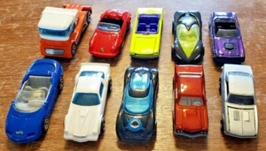 LOT OF 10 VARIOUS DIE CAST VEHICLES 1:64 SCALE HOT WHEELS SET 4 - Picture 1 of 7