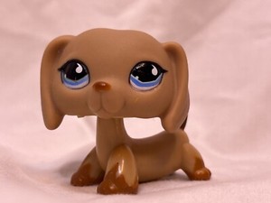 Littlest Pet Shop LPS Authentic Dachshund #518 Brown Tan Dog Blue Teardrop Eyes