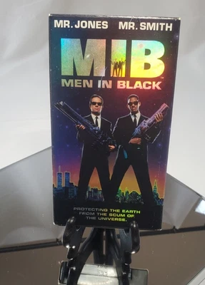 MIB Men In Black VHS Tape 1997 Mr. Jones Mr. Smith Foto 1 de 2
