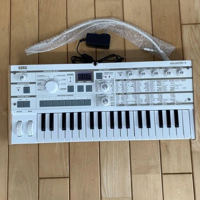 Korg microKORG S Synthesizer Vocoder mit Lautsprechern guter Zustand! Aus Japan - Bild 1 von 4