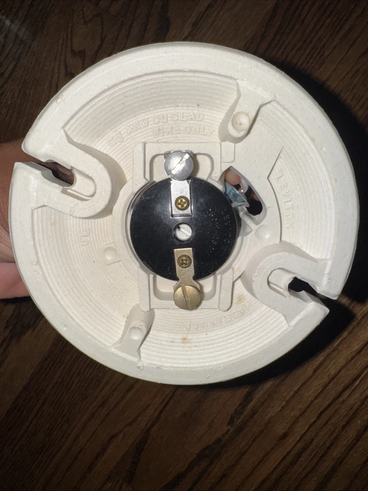 Leviton 号 29816-C瓷制拉链灯架顶部有线  — 第 1/2 张图片