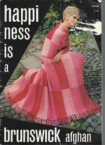 La felicità è un afgano di Brunswick ~ libro modello uncinetto e maglieria Vol 683 1975 - Foto 1 di 1