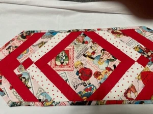 Valentine's Day "Vintage Valentine" Quilted Table Runner13x36 in. red/wht - Picture 1 of 5