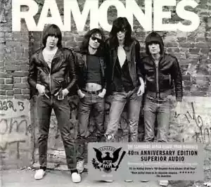 THE RAMONES Ramones 40th Anniversary Edition SEALED CD Remastered w Hype Sticker - Imagen 1 de 2