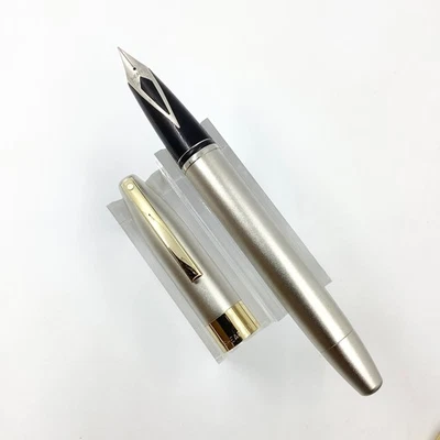Sheaffer Legacy Sandblasted Platinum fountain pen, 18k gold nib, Nr mint - Image 1 of 4