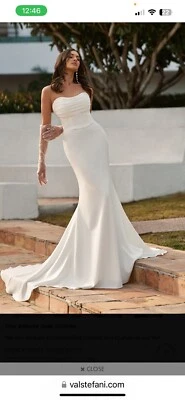 Strapless ivory wedding gown size 10 W/veil - Image 1 of 4