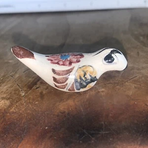 VINTAGE MINIATURE MEXICAN POTTERY BIRD FIGURINE - Red & WHITE FLORAL 2” - Picture 1 of 9