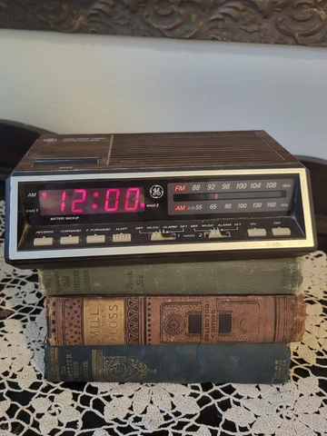Classic Vintage 1980s General Electric Digital Alarm Clock Radio 2 Wake Times Cover