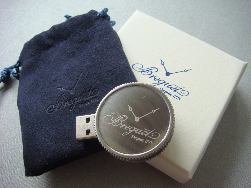 Breguet Round Metal Rotating 15GB USB  - Image 1 of 4