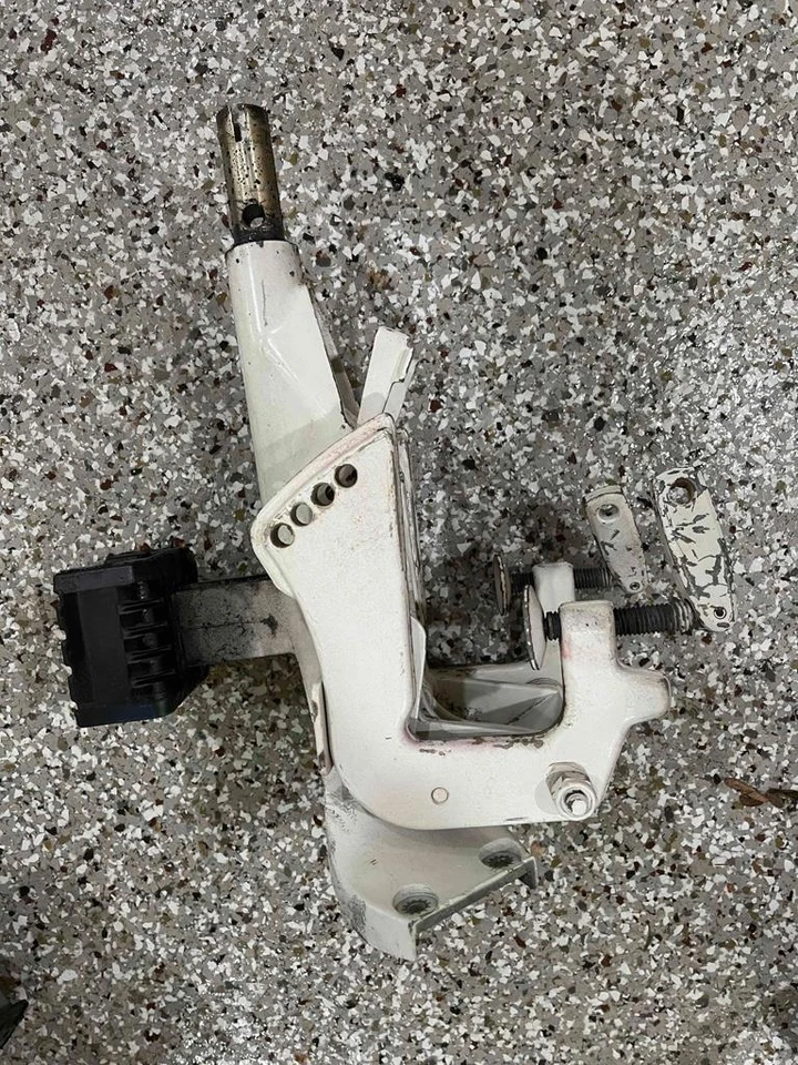 Complete Tilt Transom Mount 15HP Chrysler Outboard 1977 152HC - Image 1 of 1