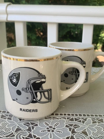 Vintage NFL Los Angeles Raiders Helmet Ceramic Gold Rimmed Coffee Mug  Set 2 Cover