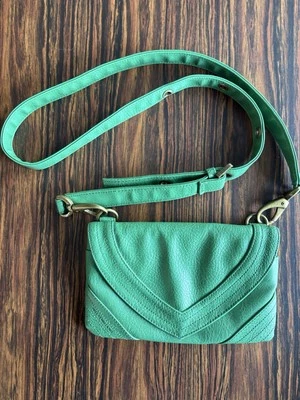 Bandolera/clutch verde mate y nat Foto 1 de 4