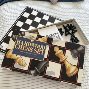 Vintage WHSmith Hardwood Chess Set Boxed 100% complete - Picture 1 of 5