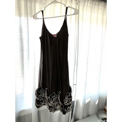 Vestido Gris Mezcla Seda Volantes Acentos Elegante Yoana Baraschi Foto 1 de 4