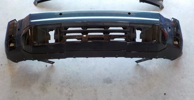 2024 2025 GMC 2500 3500 Denali Front Bumper with fog lights tow and sensor holes Foto 1 de 4