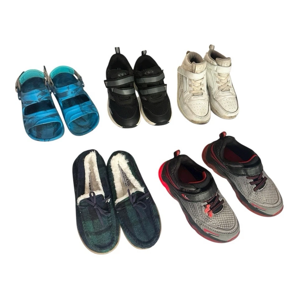 Lote de 5 zapatos zapatillas sandalias para niños pequeños talla 11 Foto 1 de 4