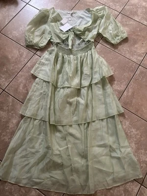 NUEVO CON ETIQUETAS WAYF M Maxi Vestido Recortado en Niveles Espuma de Mar Ligero  Foto 1 de 4