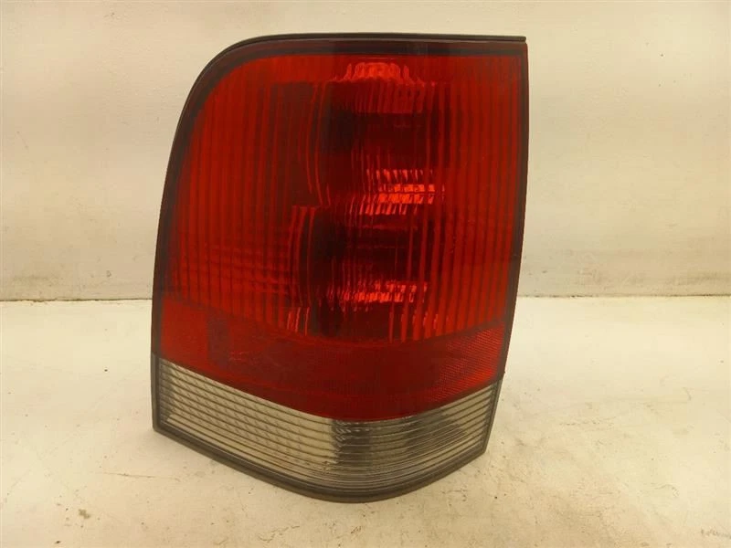 Cuarto de luz trasera izquierda del conductor montado en panel 03-05 Lincoln Navigator 5C5Z13405AA Foto 1 de 4