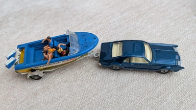 JUEGO DE REGALO CORGI TOYS GS36 OLDSMOBILE TORONADO PEZ ESPADA LANCHA RÁPIDA REMOLQUE RARO Foto 1 de 4