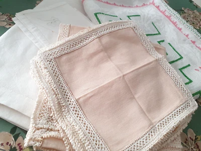 Lot de 3 service et nappes, broderies et dentelle. très bon état. - Photo 1/4