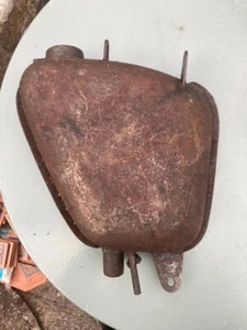 Vintage Triumph oil tank not sure of model fitment Bathtub? Unit? 500 or 650? - Picture 1 of 8