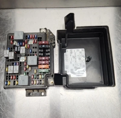 2000-2001 Oldsmobile Bravada Envoy Engine Relay Fuse Box Module OEM 15328840 - Image 1 of 4