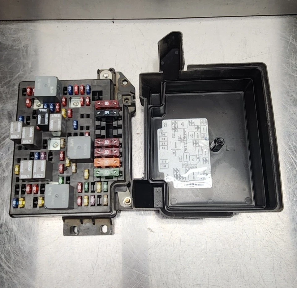 Módulo de caja de fusibles relé de motor Oldsmobile Bravada Envoy 2000-2001 OEM 15328840 Foto 1 de 4
