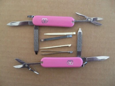 Lote de 2 Canivetes Victorinox Classic SD Swiss Army - Rosa Pálido - Muito Bom - Imagem 1 de 3