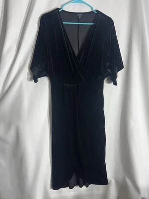 Vestido envolvente Express negro midi de terciopelo talla mediana Foto 1 de 4