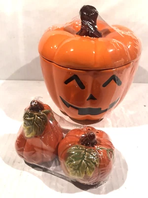 Juego de cocteleras/tapas de cerámica con forma de calabaza y saleros y pimenteros blancos o naranjas Foto 1 de 4