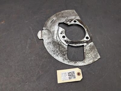 Пылезащитный экран переднего левого тормоза 2017 Cadillac Escalade ESV 20971875 2015 2016-2020 - Изображение 1 из 4