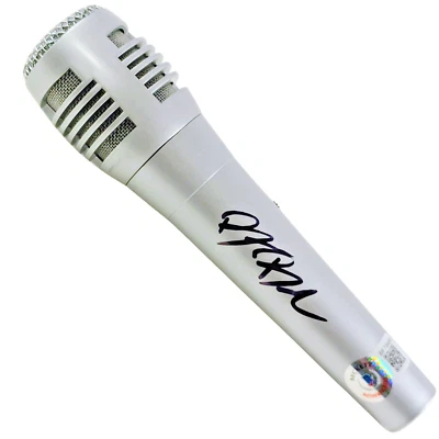 WWE Bianca Belair Micrófono Firmado Beckett Certificado de Autenticidad Diva Autógrafo Memorabilia Binky Foto 1 de 4