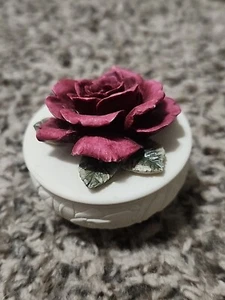 Enesco Limited Handcast Design Red Rose Floral Trinket Box. Barely Vintage! 2003 - Picture 1 of 3