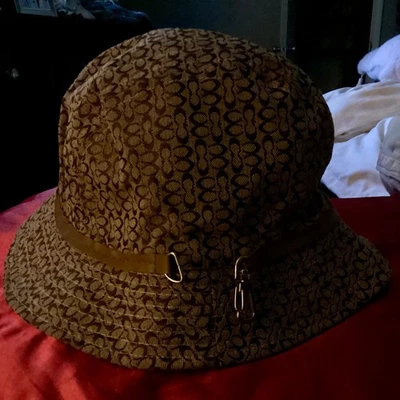 Sombrero Coach Bucket Para Mujer M/L Marrón Firma Monograma Hebilla Lona Diseñador Foto 1 de 4