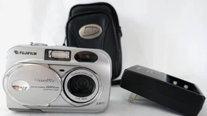 Fuji Film Fine Pix 2600Zoom Digitalkamera Speicherkarte Akkus etc - Bild 1 von 12