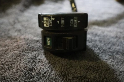 Interruptor de controle de cruzeiro Toyota Celica fabricante de equipamento original 1982 - 1983 - Imagem 1 de 4