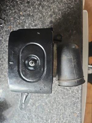 Suzuki T500 Airbox - image 1 of 4